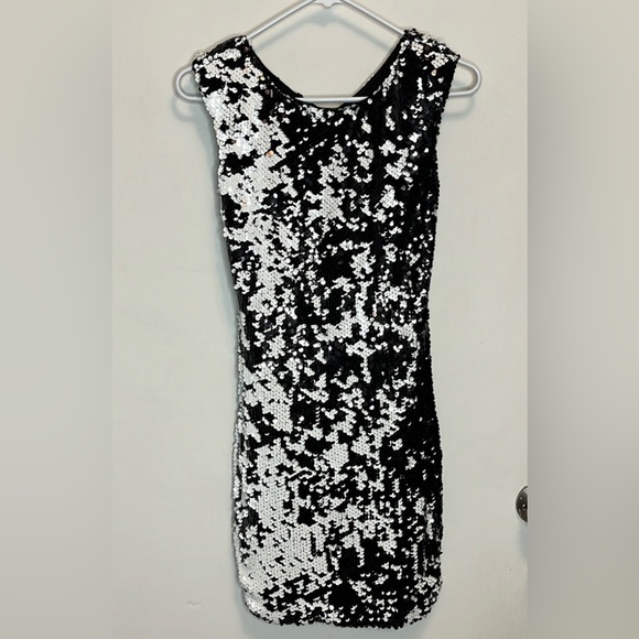Aidan Mattox black and white sequin mini dress - Picture 1 of 10